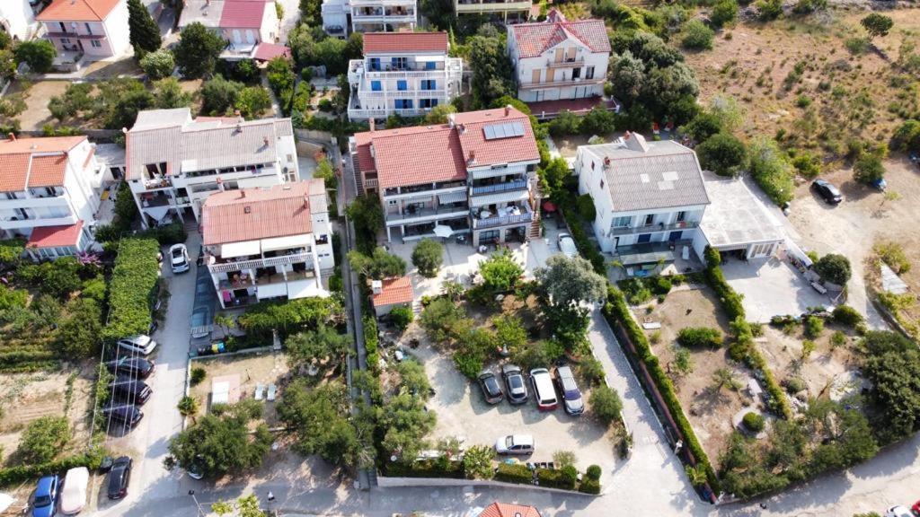 Apartments Vesela Banjol Exterior photo